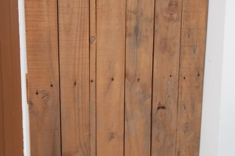 Wooden board for cutting pasteli